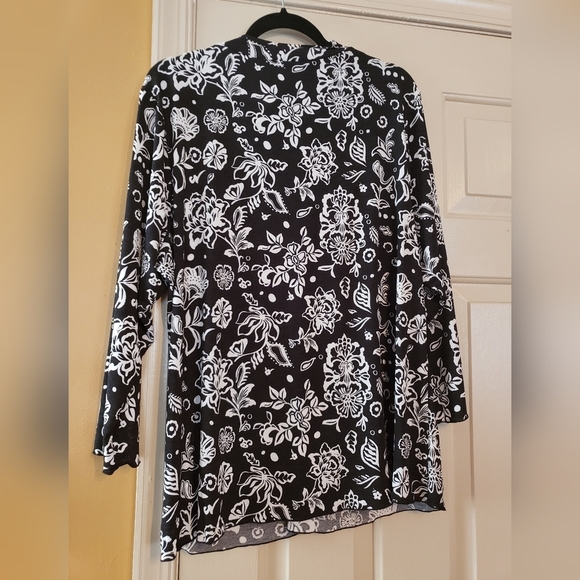 🆕️Ladies lightweight top​ - Picture 2 of 10